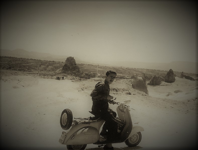ragazzo su vespa old