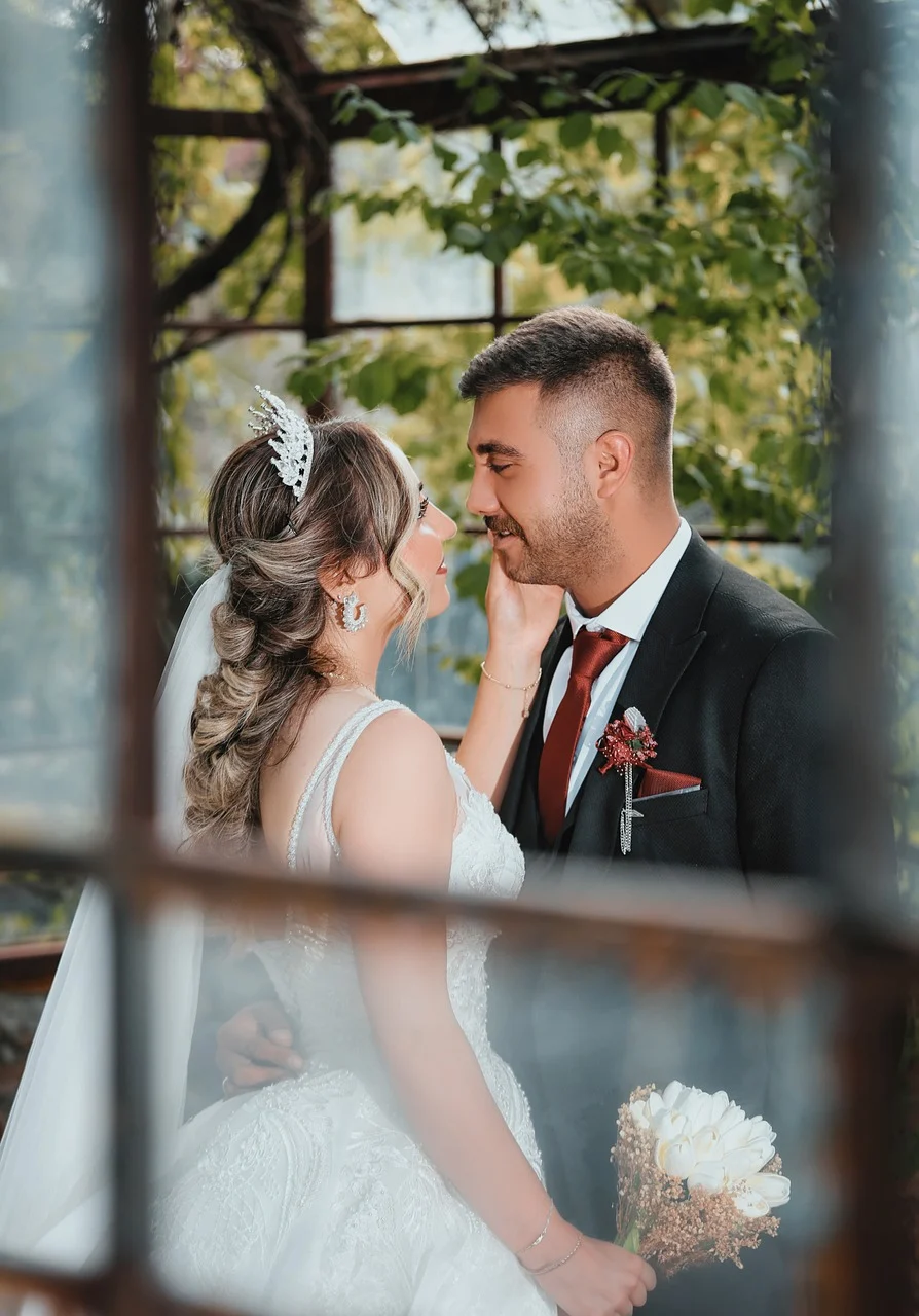 bride-8161464_1280